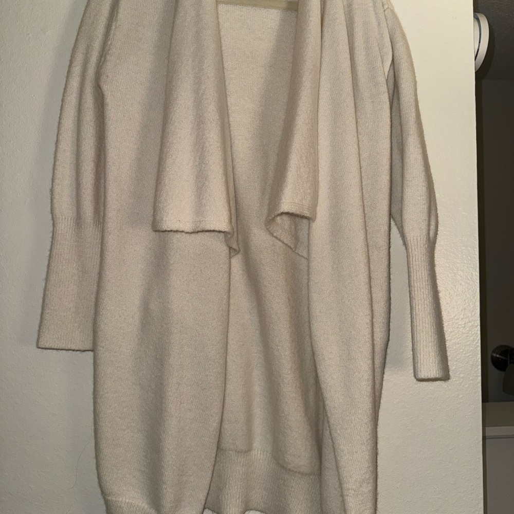 Elegant Cream Cardigan with Soft Knit Fabric